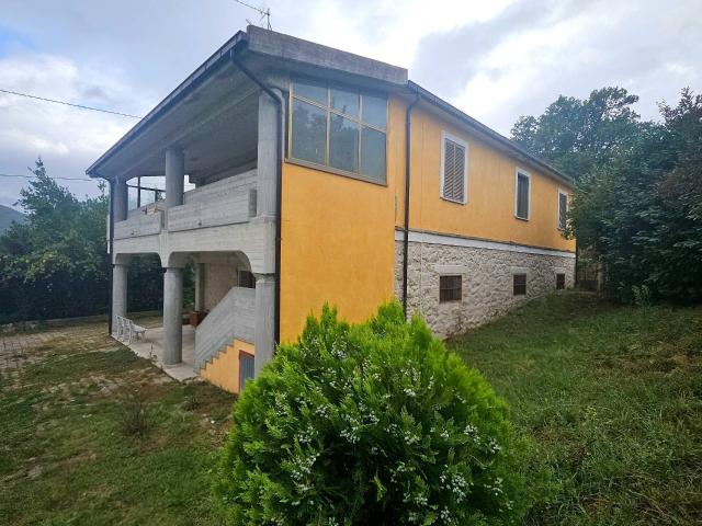 Bifamiliare in vendita a Teramo, Varano