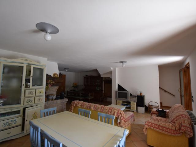 BIFAMILIARE in VENDITA a VALDOBBIADENE di 5 vani