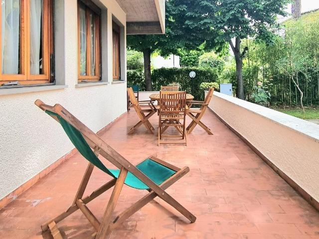 Bifamiliare in affitto a Forte Dei Marmi Centro