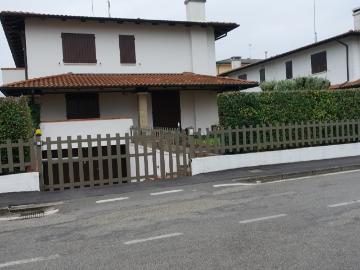 BIFAMILIARE in AFFITTO a STRA CENTRO di 8 vani