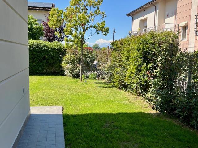 Bifamiliare in Affitto Pietrasanta Residenziale