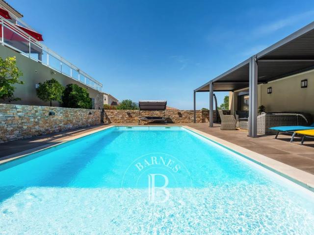 Biguglia, Villa d'architecte, 6 chambres, annexe indépendant. 348m² Biguglia