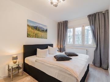 Big 3 rooms Apartment am Kurfürstendamm city Center Charlottenburg