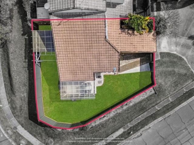 BIG 300m² CORNER BLOCK + NO BODY CORP $ Space, Privacy & Possibility!