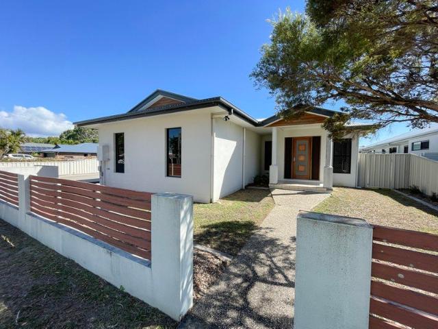 Big 4 Bedroom, Fully air conditioned home