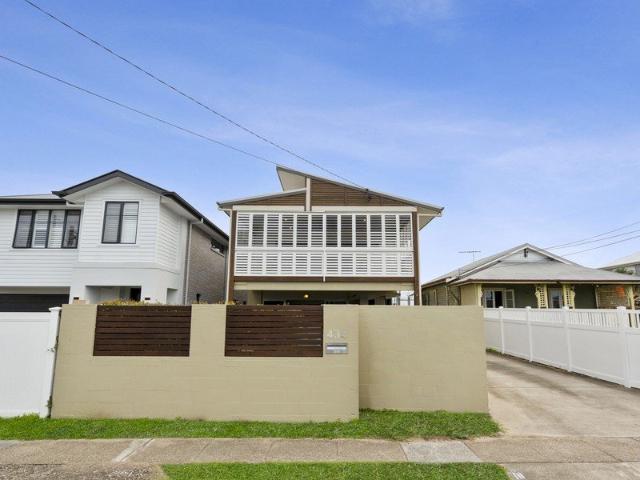 Big Coastal Family Living, Moments from the Waterfront