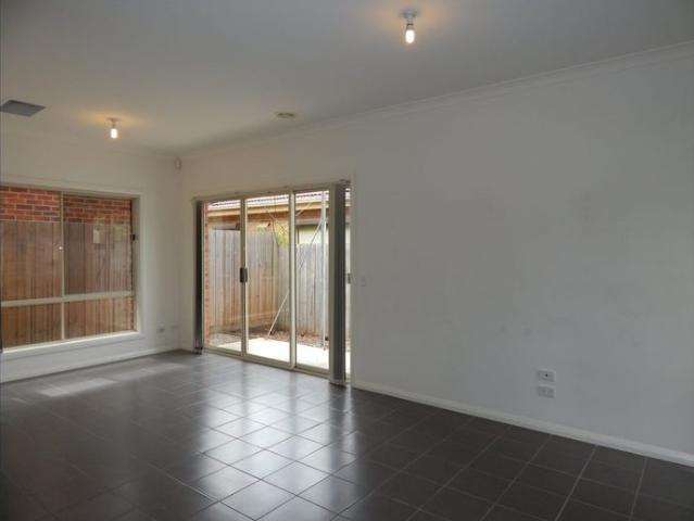Big & Comfortable in Pristine Condition!