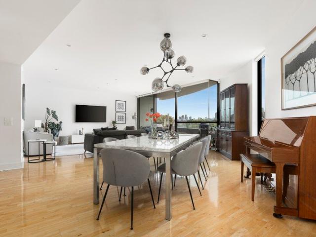 North Facing Luxury with Spectacular City Views