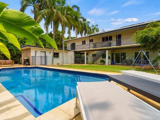 Big and Beautiful 6 bedrooms!