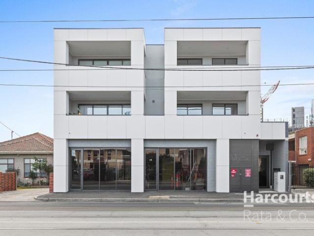 Big, Bold & Beautiful One Bedroom in the Best Location