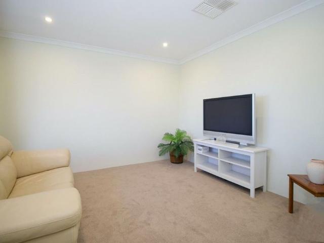 Big & Bold Room to Move *Open Mon 28th Sept 4pm to 4.20pm