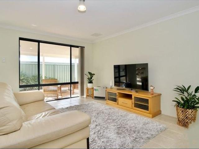 BIG & BOLD ROOM TO MOVE