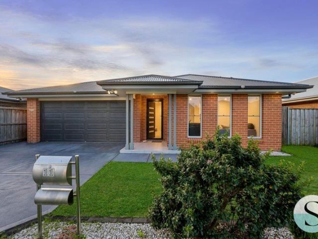 Big Backyard, Modern Family Living & Room to Grow