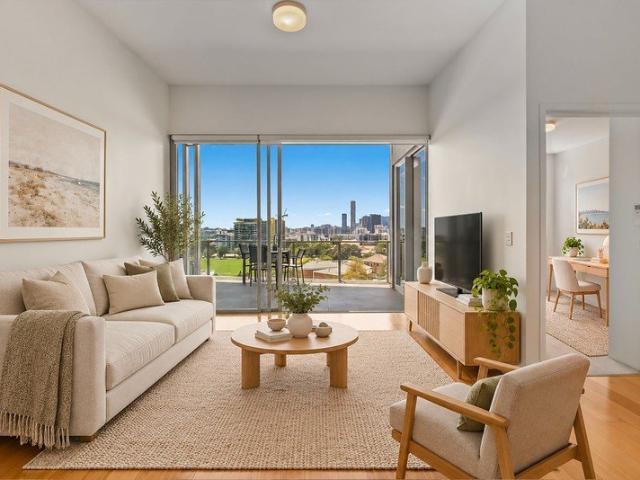 Big Balcony, Bigger Views Resort Style West End