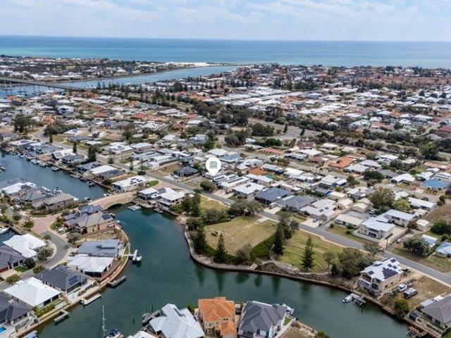 BIG BLOCK. COASTAL LIFESTYLE. EXCITING POTENTIAL!