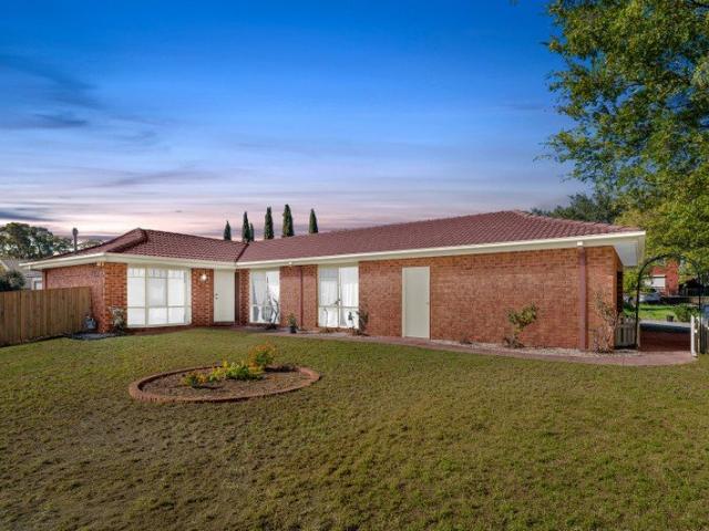 Family Comfort, Space & Lifestyle in prime location!