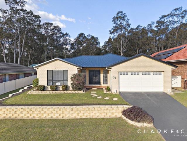BIG BLOCK, BIG HOME, BEAUTIFUL OUTLOOK!