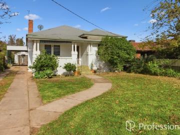 Big Block, Big Potential in Sought After Turvey Park