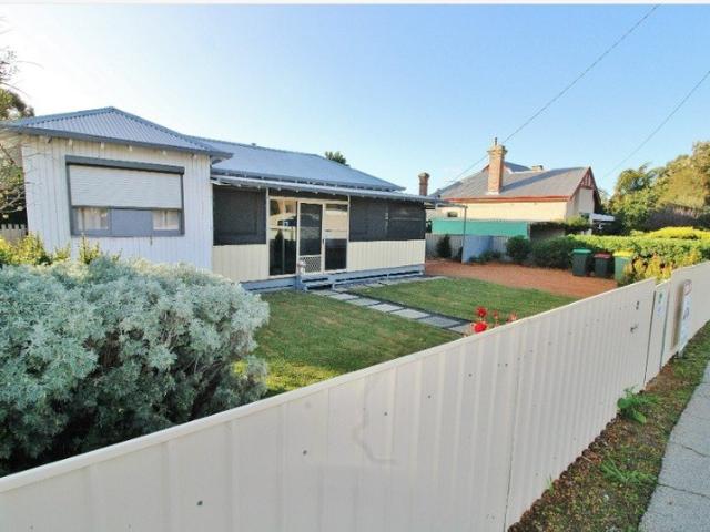 BIG BLOCK, BIG SHED & ROOM FOR ALL THE TOYS!