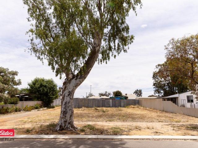 BIG BLOCK. GREAT LOCATION. JUST $55,000!