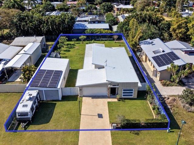 Big Block, Huge Shed And Just Over 400m Walk To The Beach