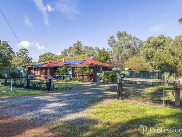 Big Block Living with Room to Dream 2,023sqm in the Heart of Mundijong