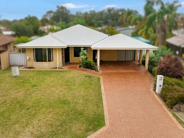 Big Block, Multiple Living Areas & Large Workshop in Greenfields