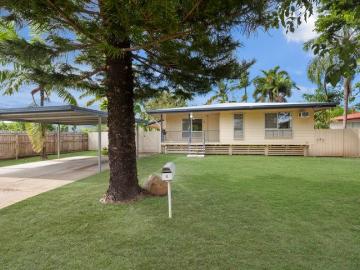 Big Block. Sparkling Pool. Park Views Welcome Home!