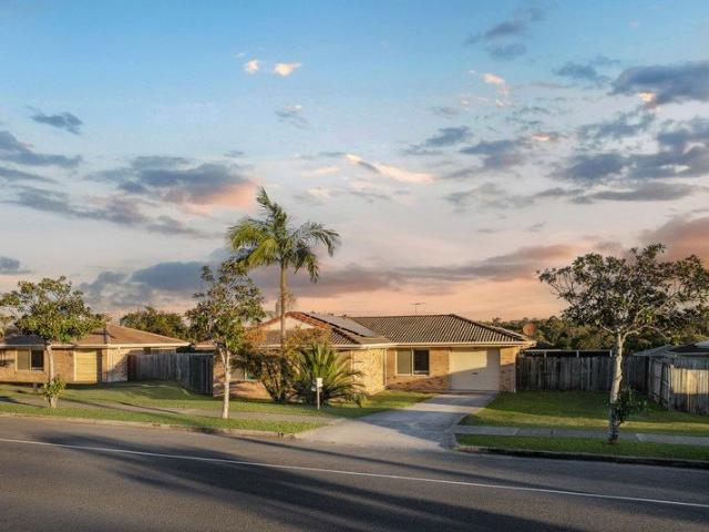Big Block With Even Bigger Opportunity Spacious Living on 709m2
