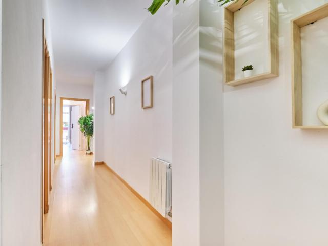Big double bedroom in La Nova Esquerra de l'Eixample
