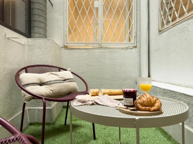 Big double bedroom in Sant Gervasi Galvany