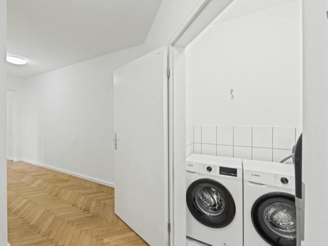 Big double bedroom in the Bavarian Quarter