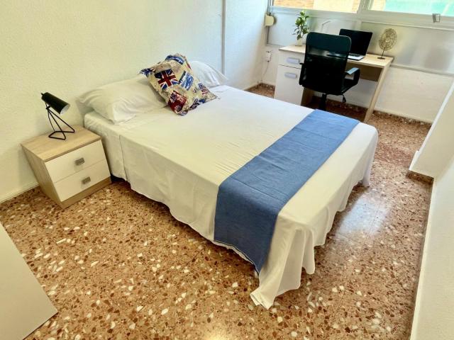 Big double bedroom near Universitat d'Alacant