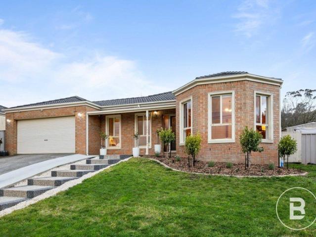 BIG FOUR BEDROOM, TWO LIVING WITH ENTERTAINING