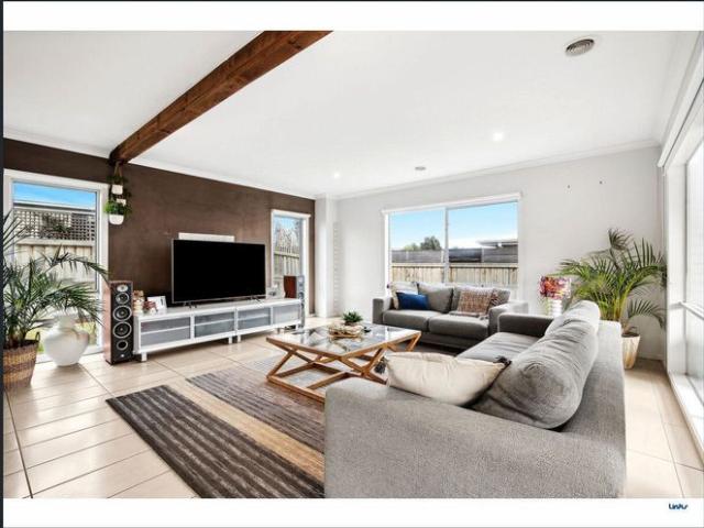 Big Family Home Optional Masters and Great Neighbours