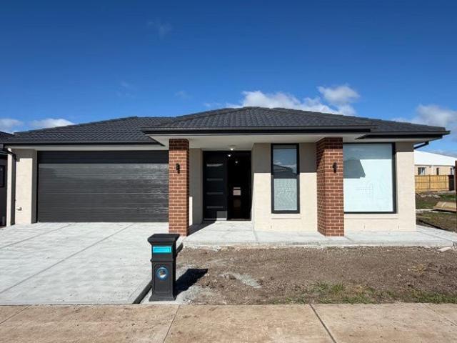 Big Family home with 4 Bed and 3 Bath 2 Ensuite