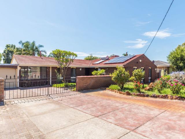 BIG FAMILY HOME WITH A POOL