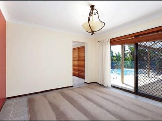 Big Family Home with Pool, Games Room & Study