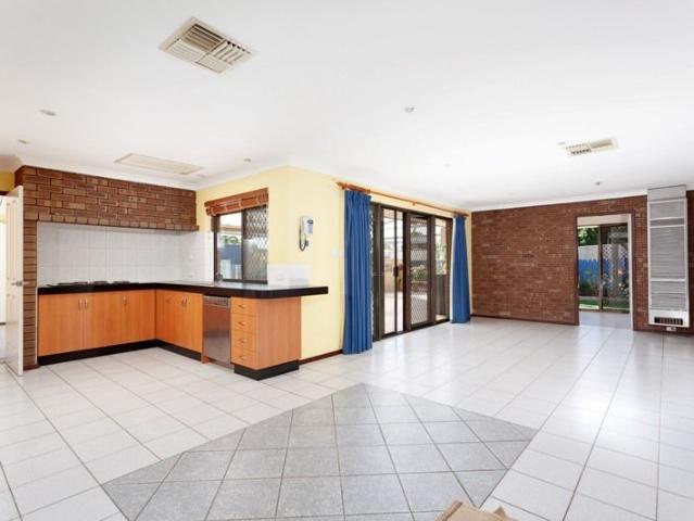 Big Family Home with Pool, Games Room & Study