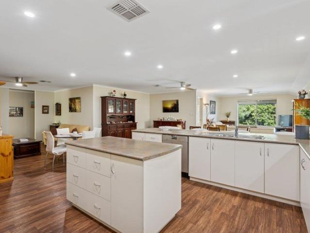 Big Family Living on a Generous 712m² Block Pool, Alfresco & 5 Bedrooms