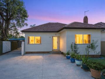 Big House, 780m2 land, Close to Revesby Station