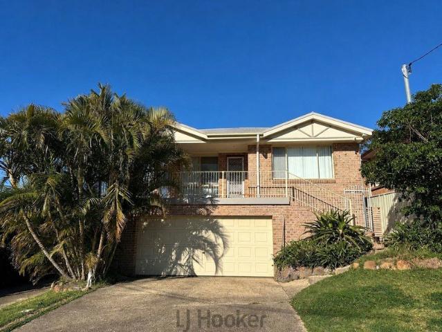BIG HOME WITH BEAUTIFUL VIEWS!
