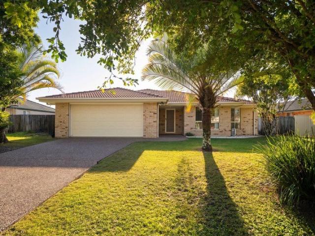 BIG Home, BIG Potential, BIG Opportunity: Footsteps to Lakes!