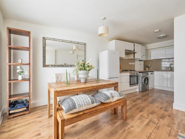 Big Hill, Hackney E5, 1 bed flat to rent, £1,950 pcm | PrimeLocation