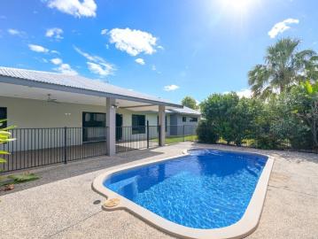 House for sale in Darwin River - Swimming pool