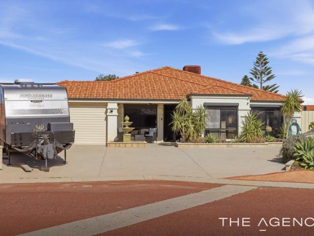 Luxury, Space & Lifestyle on Golf Course Island