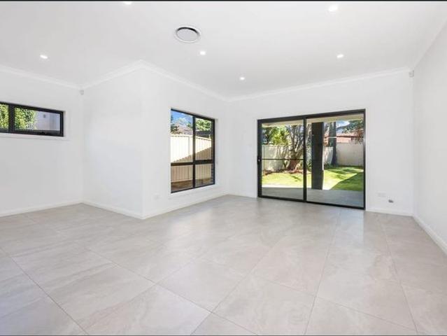 Big on Space, Big on Style, and Just a Skip to Macquarie – This One's Got It All!