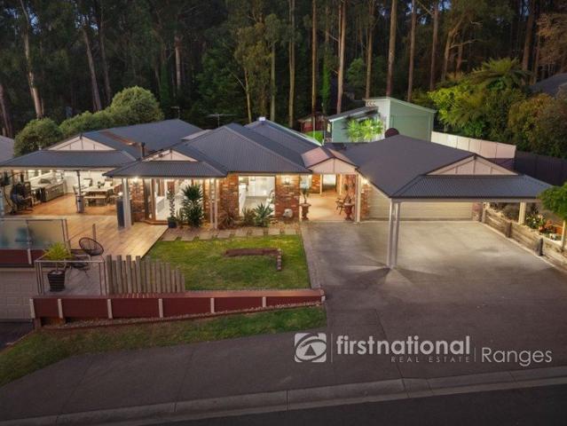 BIG ON SPACE, BUILT FOR ENTERTAINING AN EXTRAORDINARY FAMILY HOME IN CENTRAL EMERALD WITH MULTIPLE GARAGES