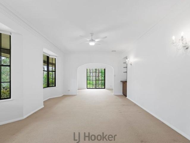 Big on Space! Five Bedrooms, Double Garage & Huge Workshop