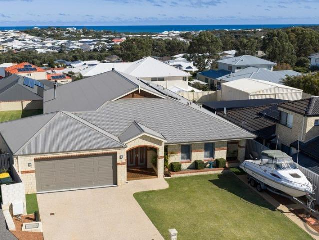 BIG ON SPACE, STYLE, VIEWS & ENTERTAINING